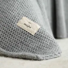 sprei voor bed grijs gebreid moyha woolly grey