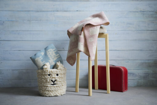 wollen wiegdekens met schaapjes roze blauw klippan baa