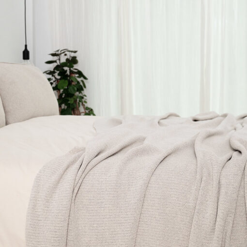 zandkleurige sprei katoen gebreid moyha close to nature sand