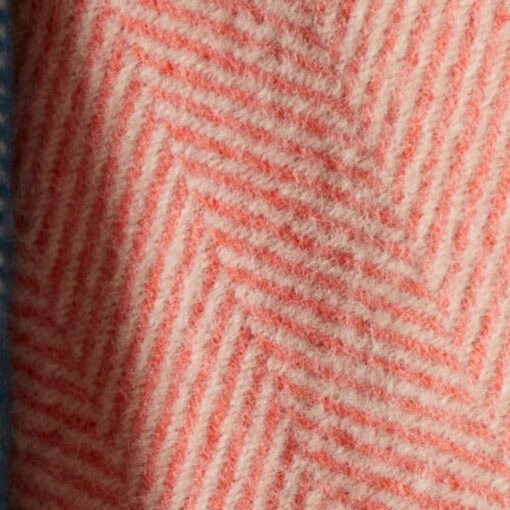 koraalroze picknick kleed van wol tweedmill herringbone flamingo pearl
