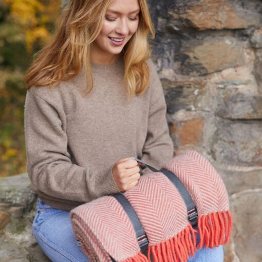 koraalroze picknickkleed van wol tweedmill herringbone flamingo pearl