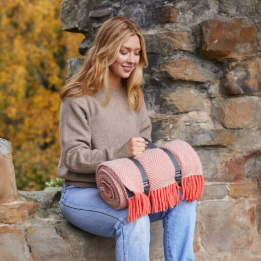 picknickkleed koraalroze wol visgraatpatroon tweedmill herringbone flamingo pearl
