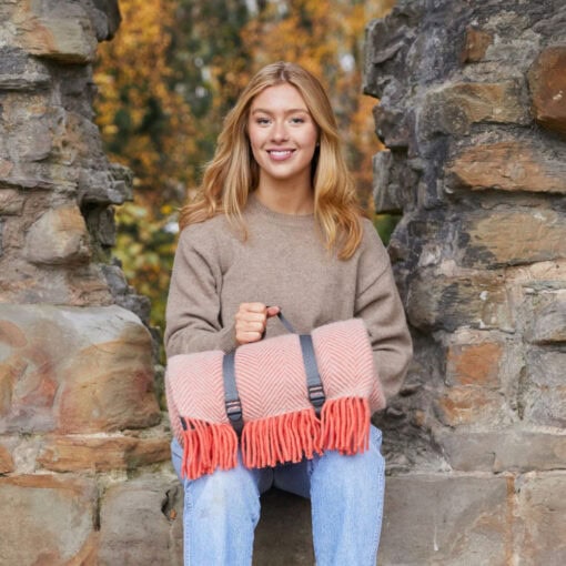 wollen picknickkleed koraalroze visgraat tweedmill herringbone flamingo pearl