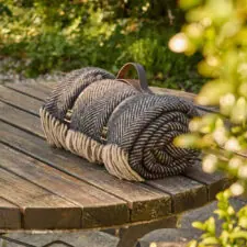 zwart picknickkleed van wol tweedmill herringbone vintage