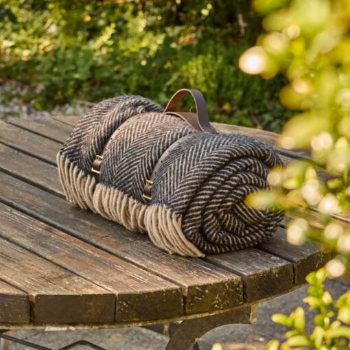 zwart picknickkleed van wol tweedmill herringbone vintage