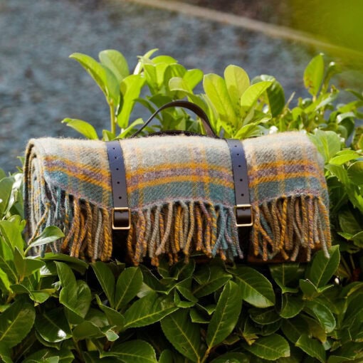 picknickkleed okergeel groen blauw ruiten wol tweedmill textiles cottage mustard