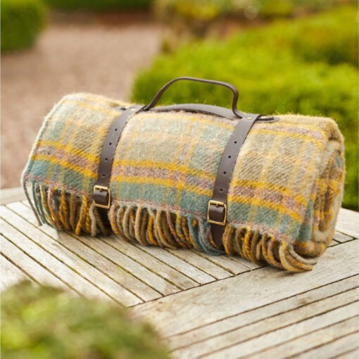 picknickkleed okergeel groen blauw van wol tweedmill textiles cottage mustard
