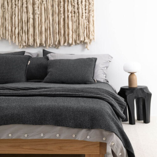 bedsprei grafiet katoen fijngebreid moyha two weaves smooth graphite