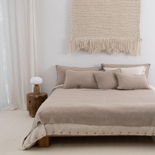 beige kussen fijngebreid extra groot moyha two weaves smooth beige