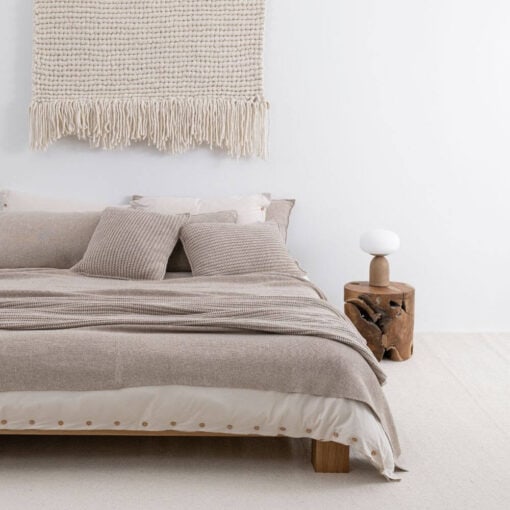 beige kussen grofgebreid langwerpig moyha two weaves weave beige