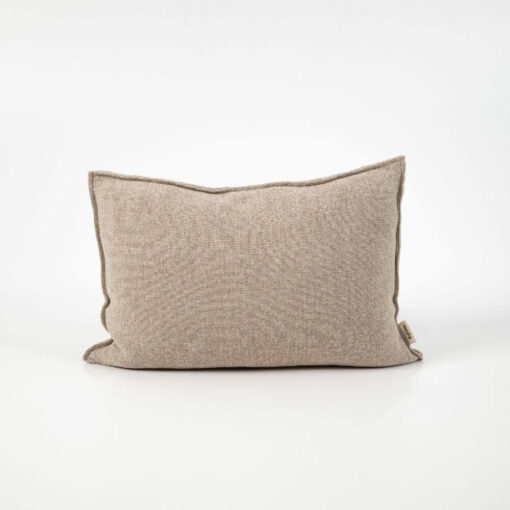 beige sierkussen fijngebreid langwerpig moyha two weaves smooth beige