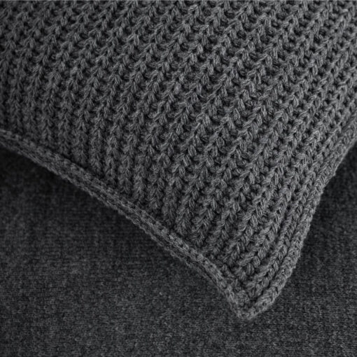 detail kussen grafiet grofgebreid langwerpig moyha two weaves weave graphite