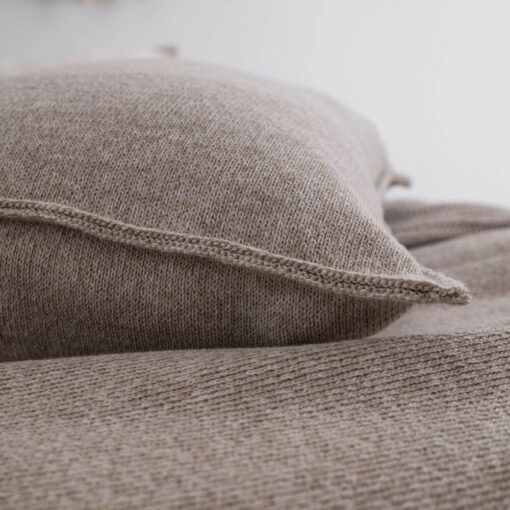 extra groot kussen beige fijngebreid moyha two weaves smooth beige