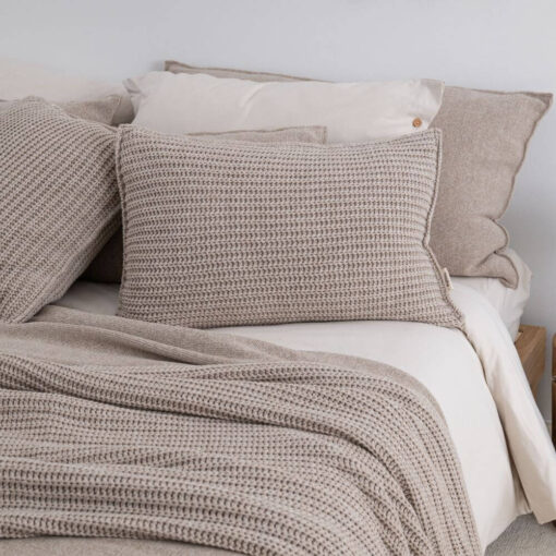 kussen beige grofgebreid langwerpig moyha two weaves weave beige