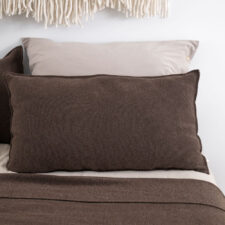 kussen bruin fijngebreid extra groot moyha two weaves smooth brown