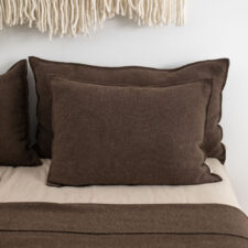 kussen bruin fijngebreid langwerpig moyha two weaves smooth brown