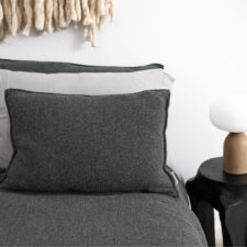 kussen grafiet fijngebreid langwerpig moyha two weaves smooth graphite