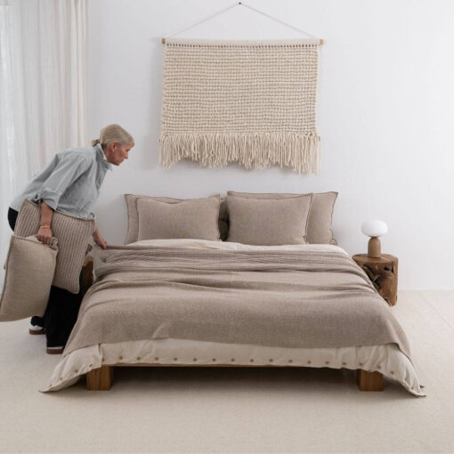 sier kussen beige fijngebreid extra groot moyha two weaves smooth beige