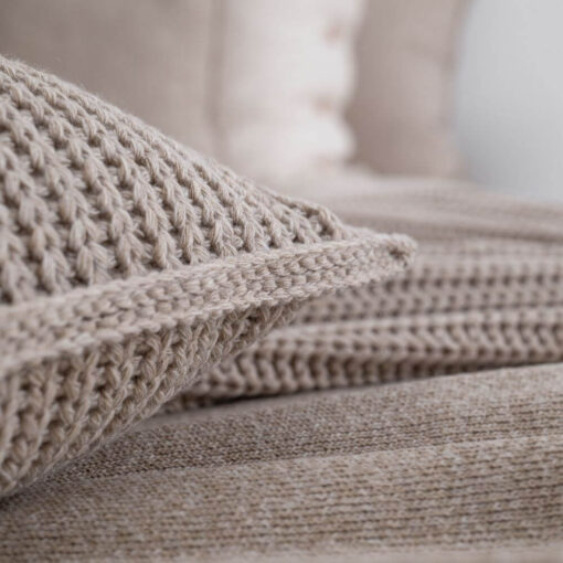 sierkussen beige grofgebreid langwerpig moyha two weaves weave beige