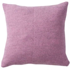 kussen roze effen lamswol klippan gotland pink